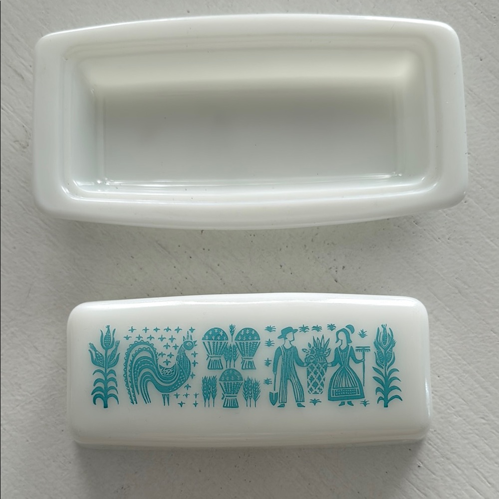 Vintage Pyrex Butterprint butter Dish with Teal Folk Art Design - Picture 2 of 4